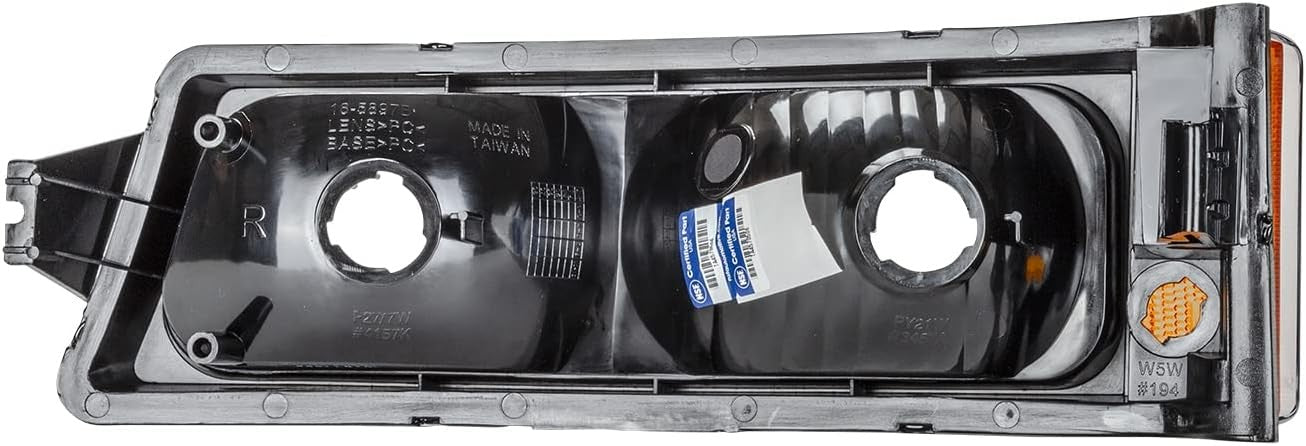 03-07 Silverado/02-06 Avalanche TYC 18-5897-01-1 Right Replacement Parking Lamp